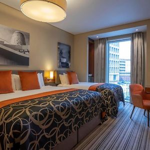Deluxe King & Single Room